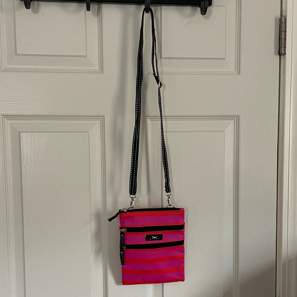 BRAND NEW Scout Sally Go Lightly Crossbody Bag